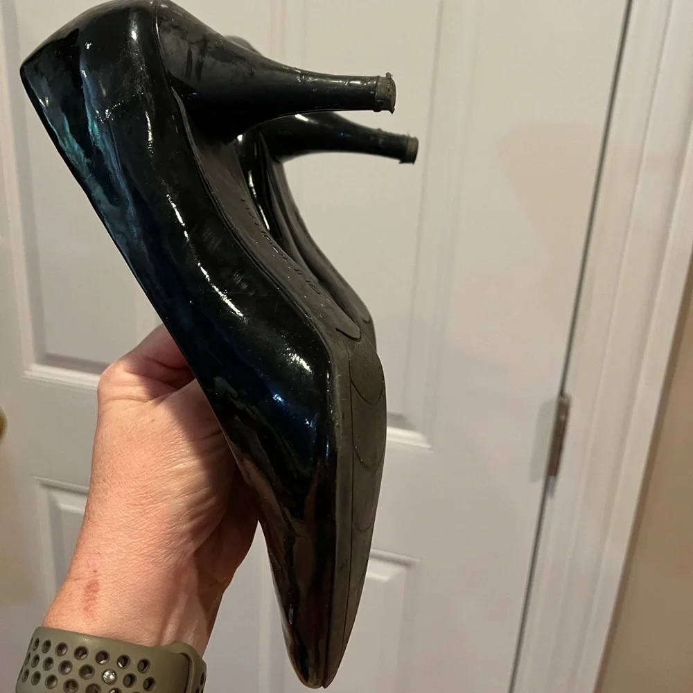 Bandolino Black Patent Pumps - Size 9 - Picture 9 of 11